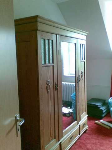 Kleiderschrank